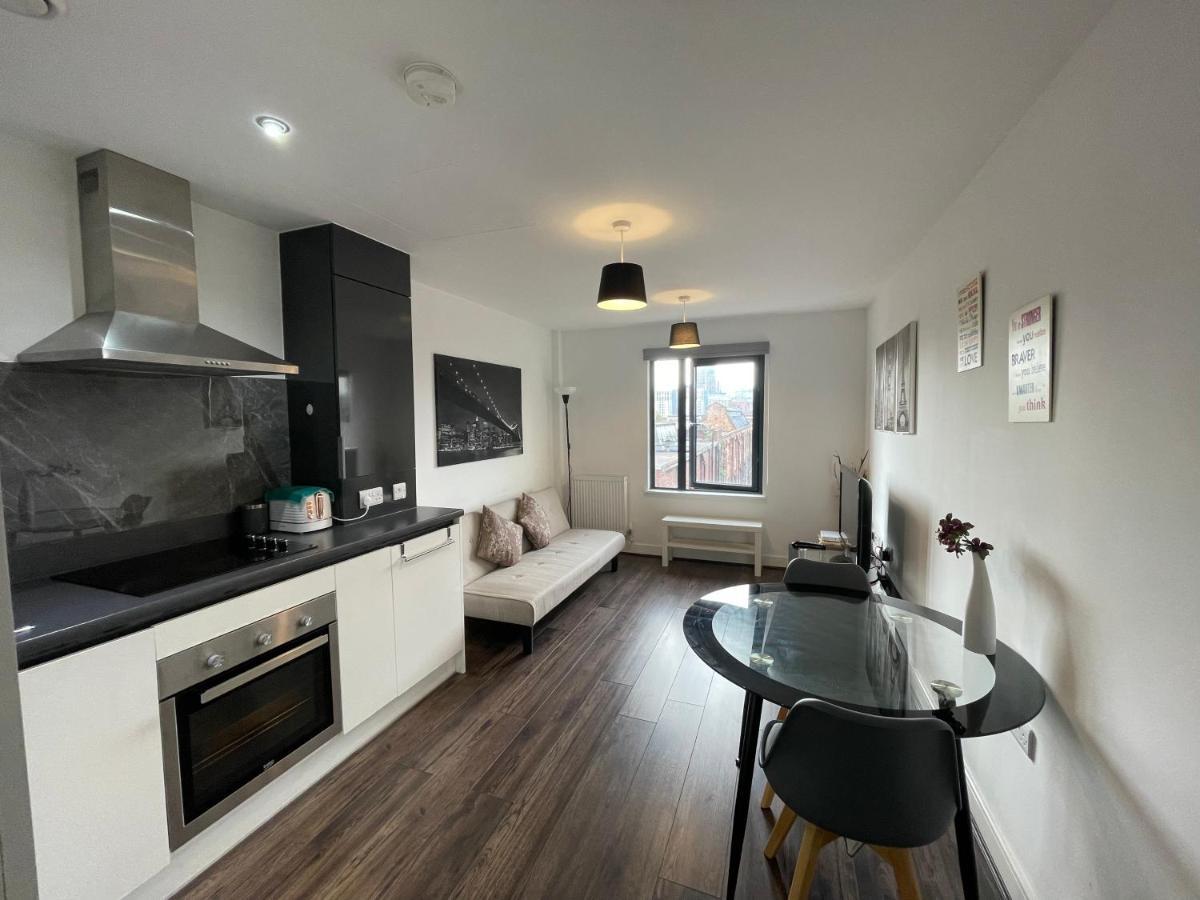 Modern Apartment Near Bullring Бирмингем Экстерьер фото